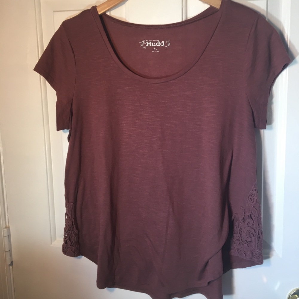 Short sleeve top with embroidery
